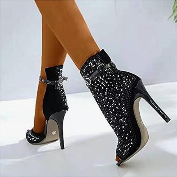 Heels - Picture 2 of 8